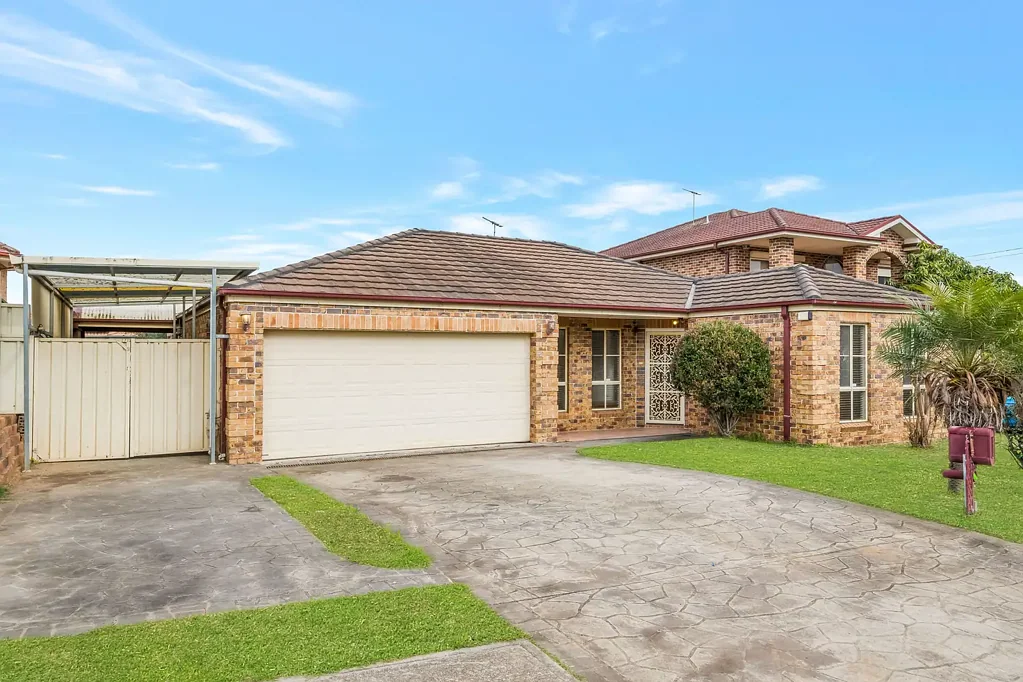 This spacious 4-bedroom house is your ideal family home!