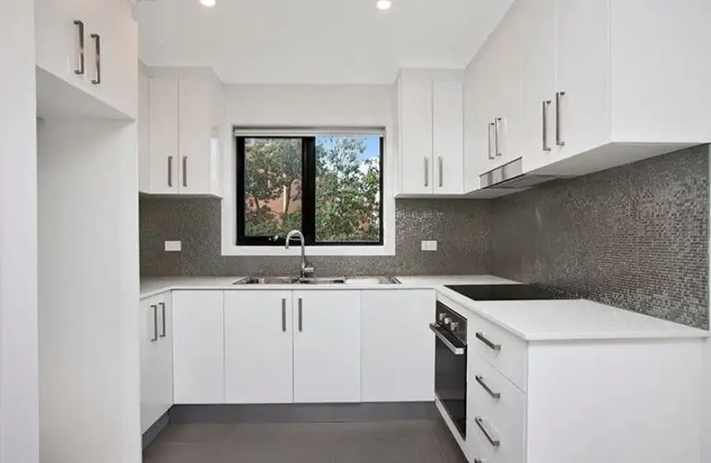 Renovated Bright & Spacious 2 Bedroom Unit