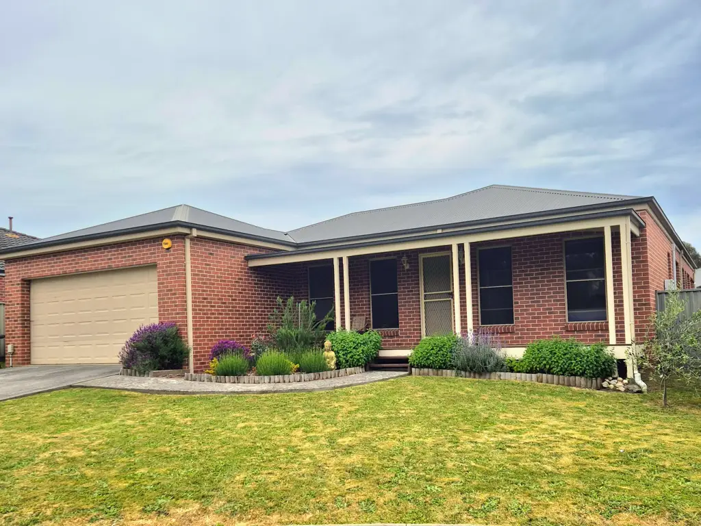 Mount Clear 4Zimmer FOUR BEDROOM, PEACEFUL HOME & ENTERTAINER
7 PARKHAVEN COURT, MOUNT CLEAR