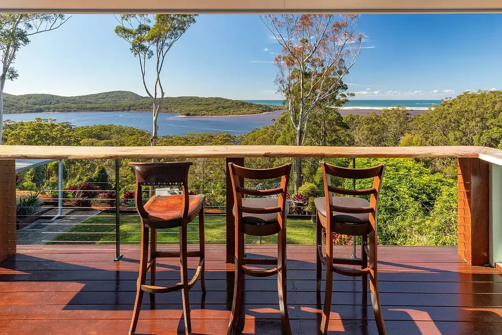 Smiths Lake 4房  Stunning, Panoramic Lake and Ocean Views.