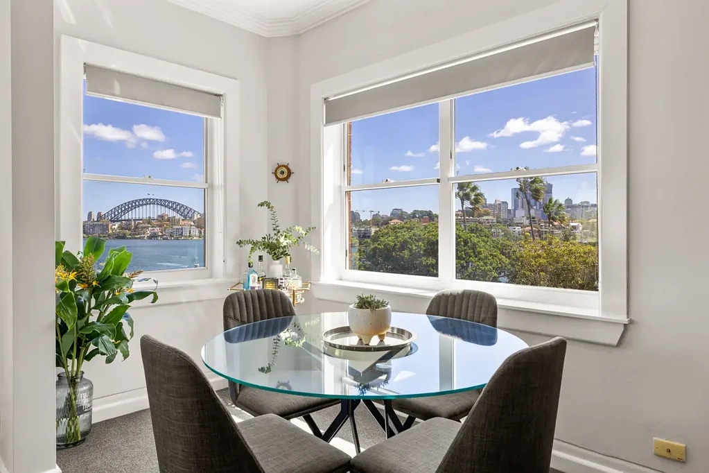 Stylish 2-Bedroom Apartment with Breathtaking Harbour Views