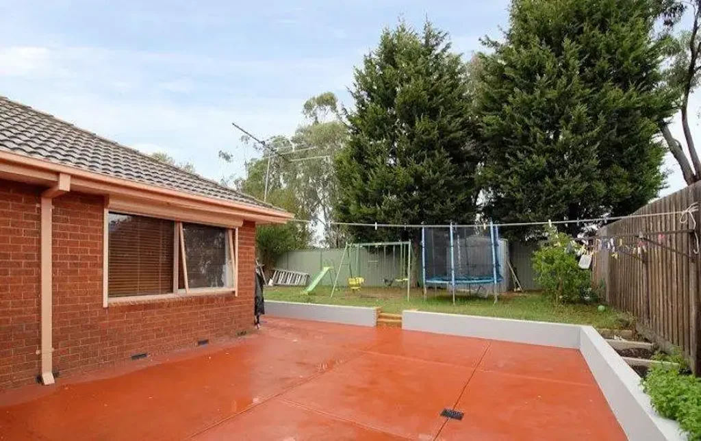 FAMILY HOME IN GREAT LOCATION!!!