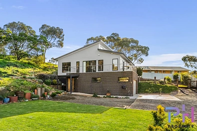 Long Gully 3Zimmer CONTEMPORARY LIVING WITH PANORAMIC BENDIGO VIEWS!