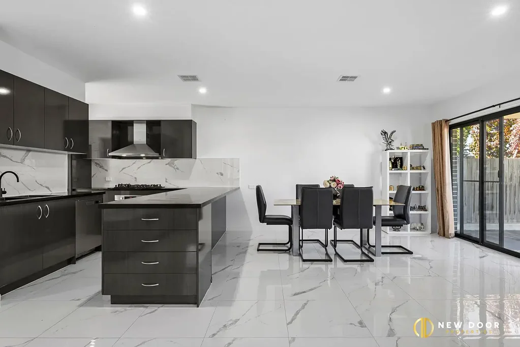 Taylor 4房  Modern Living at Its Finest!