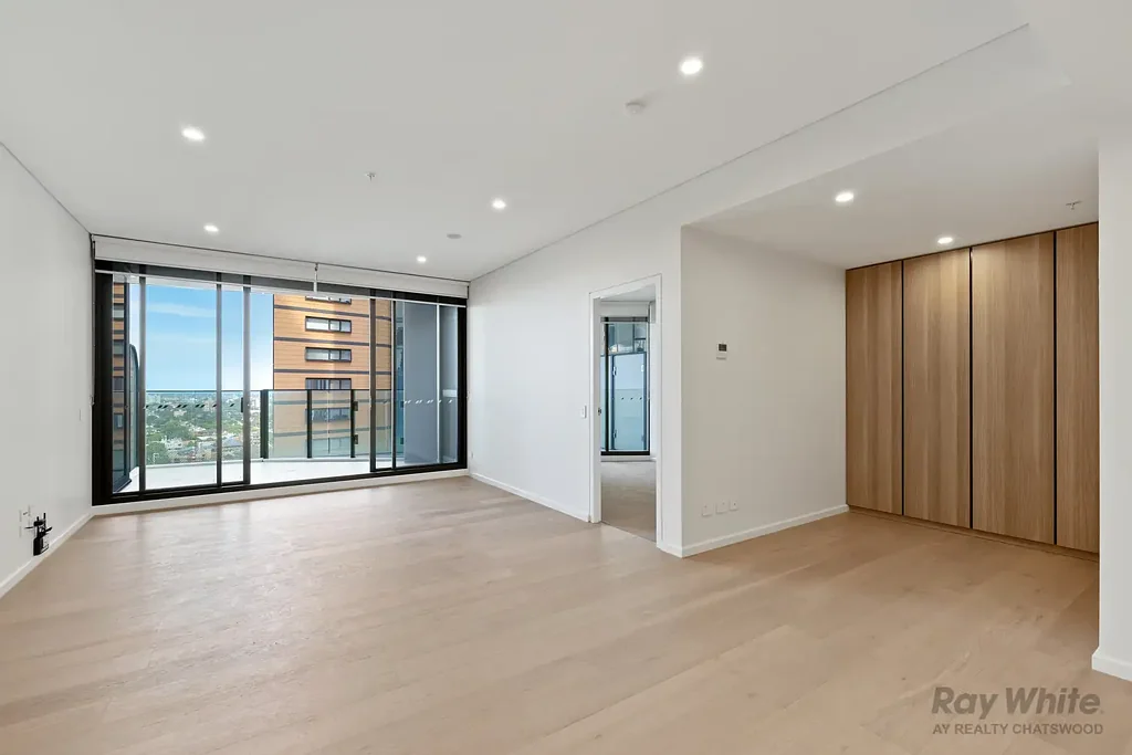 Luxurious 1 Bedroom + Study - Walk to Station & Metro