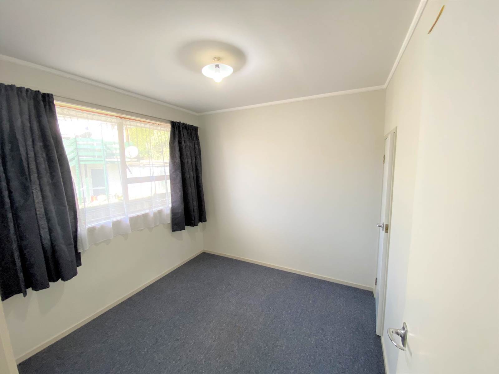 2/748 Richardson Road, Hillsborough, Auckland, 2 침실, 1 욕실