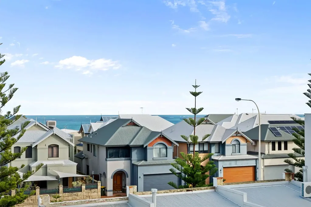 North Beach 2Moenga A LIFE LESS ORDINARY