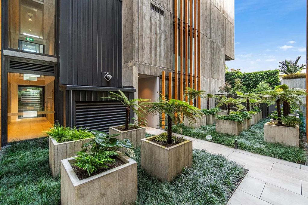 Mission Bay 2房 城市中的宁静绿洲！Mission Bay奢华花园公寓，尽享阳光与自然！ Motivated Vendor,Exceptional Value in Mission Bay