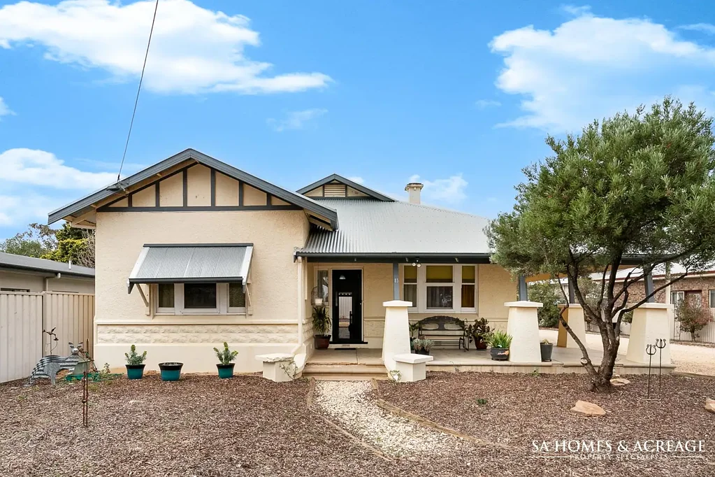 Loxton 3ਬੈੱਡਰੂਮ Charming Character Bungalow in the Heart of Loxton
