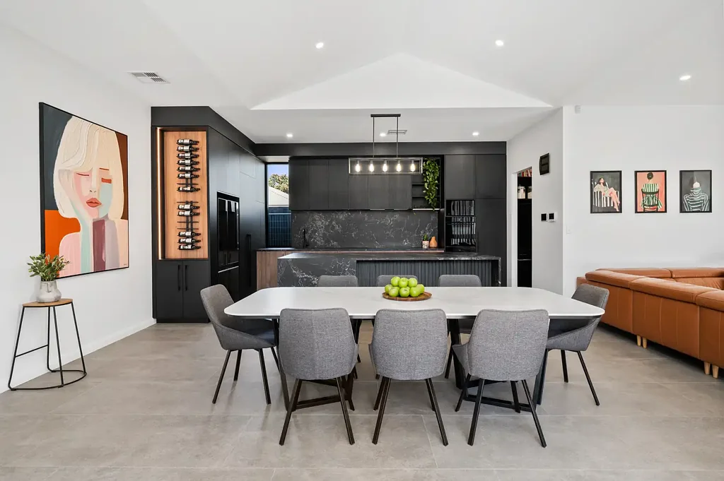 Booragoon 4 Slaapkamer Booragoon's Benchmark in Luxury Living
