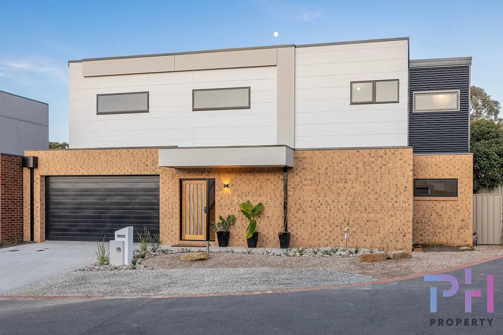 Flora Hill 4部屋 INVESTORS DO THE MATH - ALMOST 5.6% RETURN AND YOU GET NEW HOME DEPRECIATION!!