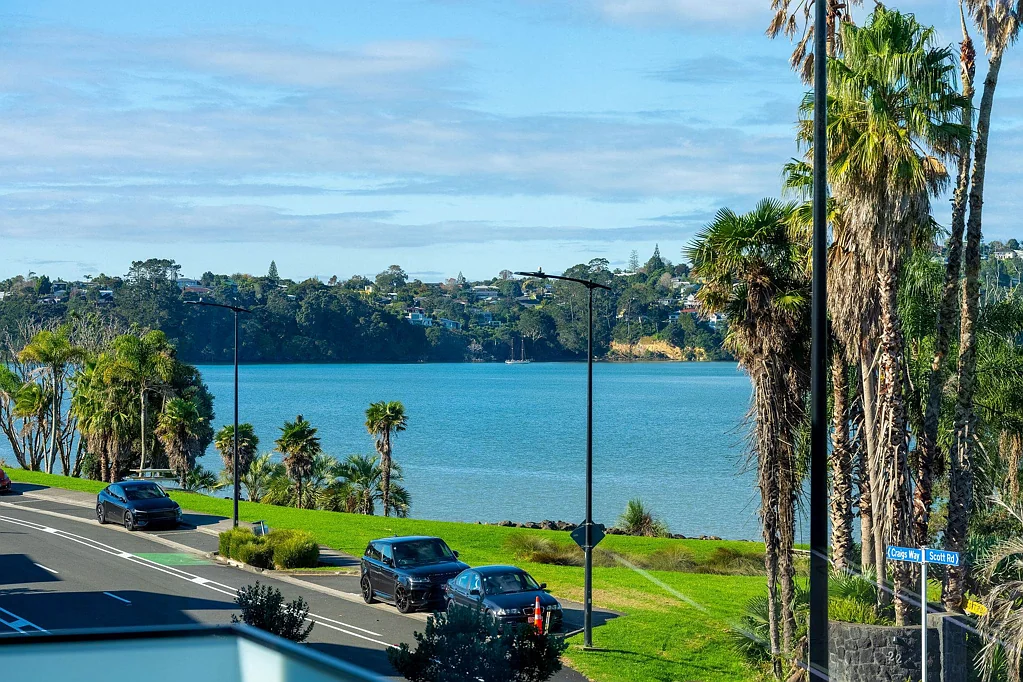 Hobsonville 5침실 Declared Reserve $1.05M! 5 Bedrooms with Seaview!