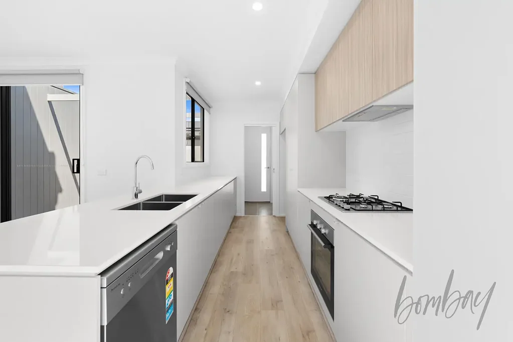 Thomastown 2ਬੈੱਡਰੂਮ Unit 2/17 Juniper Crescent, Thomastown - Chic, Low-Maintenance Living with Bonus Study