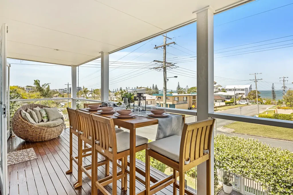 Margate 6Moenga Luxury Family Home with Established Airbnb Income – $4,700/Month