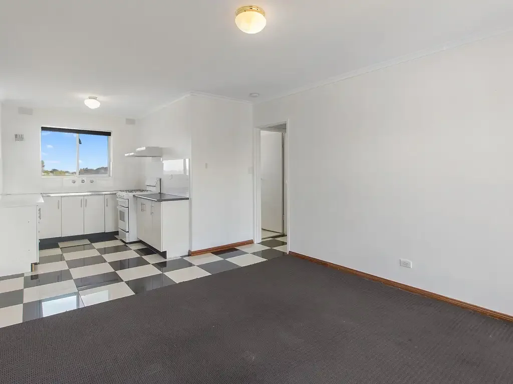 Stylish Top Floor Unit With Great Views Just Minutes from the City!