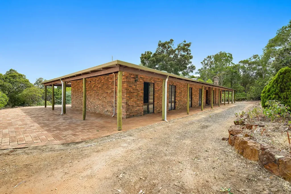 Bedfordale 4ห้องนอน Big Acreage with Spacious 4x2 Home