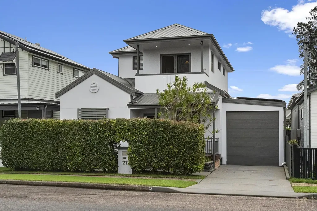 New Lambton 5Kwarto Character-Filled Family Home with Impressive Garaging & Granny Flat