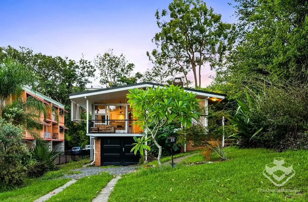Ready for move in- Fully Furniture 23 The Esplanade St Lucia Qld