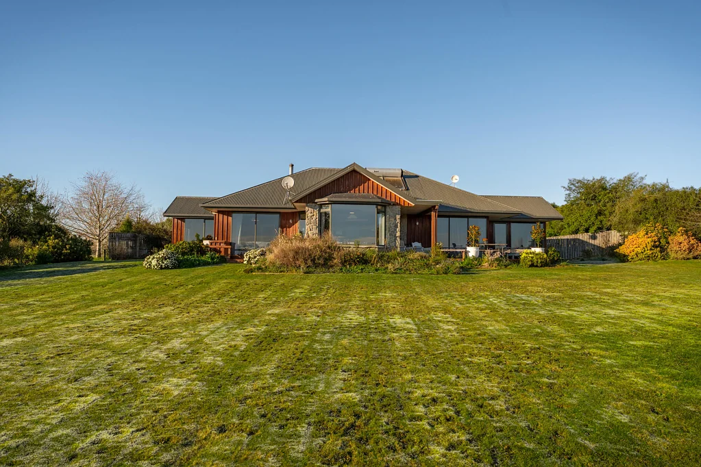 Levels  Views Worth Coming Home To - 1.5 Hectares