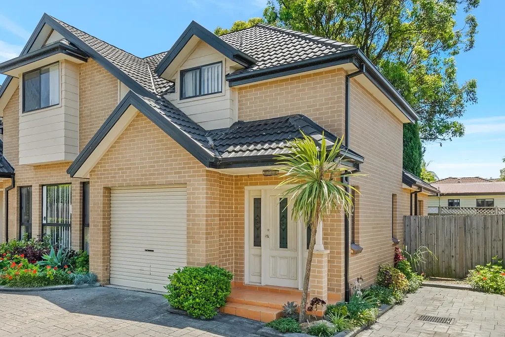 IMMACULATE TOWNHOUSE