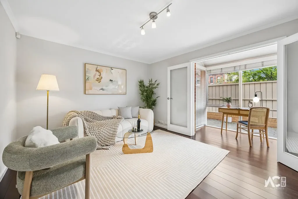 Mile End 3房  Two-Storey Solid Brick Home At Prime Location