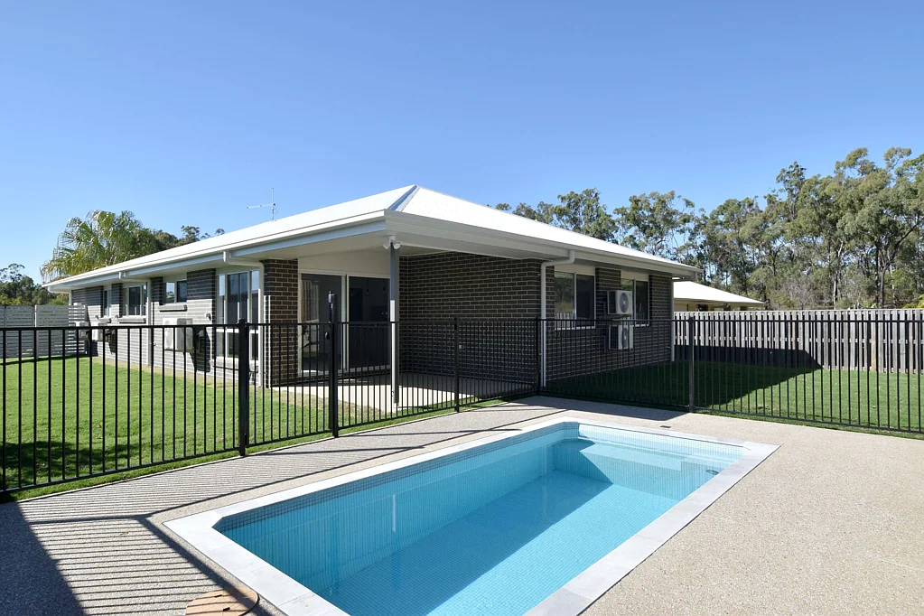 :: AIR CONDITIONING IN ALL BEDROOMS AND PRIVATE POOL!