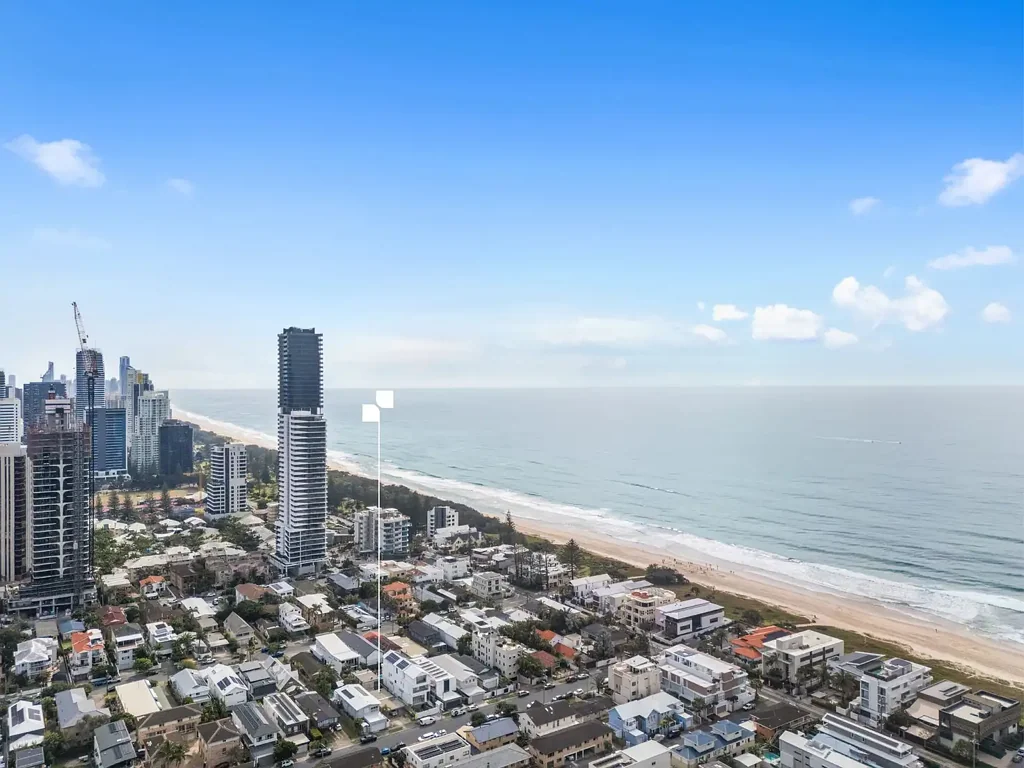 Mermaid Beach 2房  Move In, Renovate or Invest in Mermaid Beach