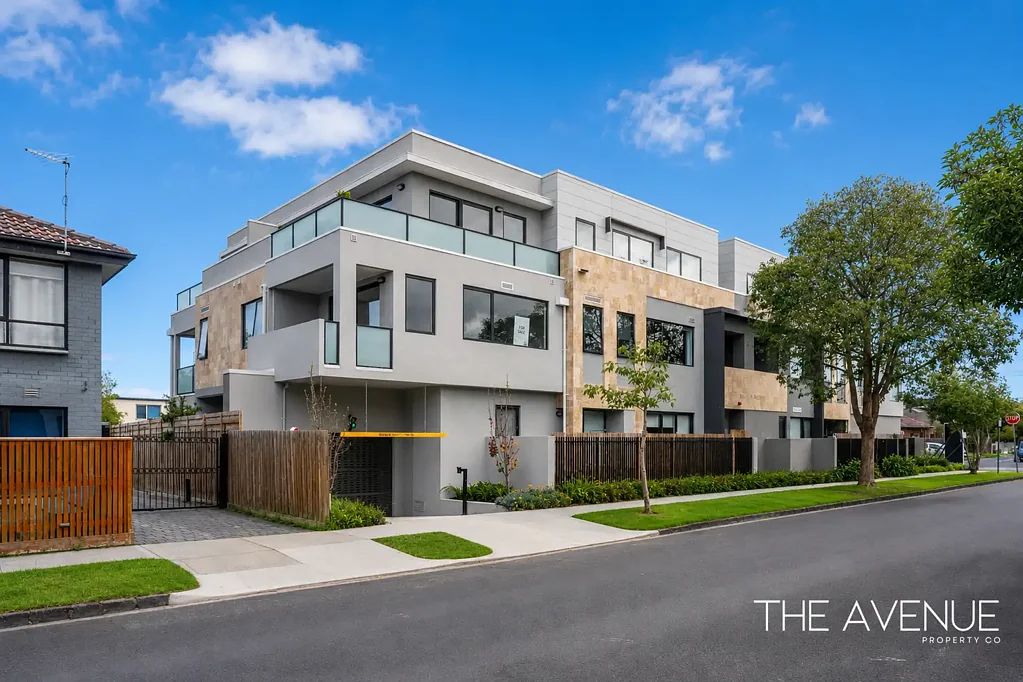 Stylish Level 1 Apartment in Sought-After Ormond
