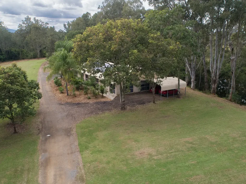 Tivoli 9 Bedroom 21 acres Tivoli **UNDER CONTRACT **