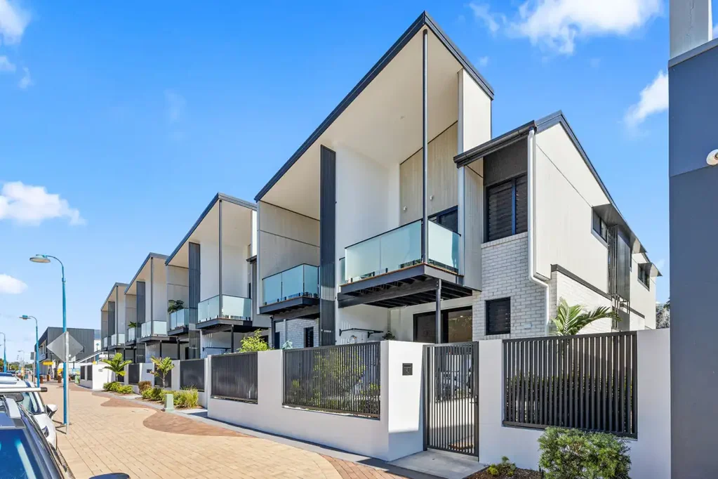 Urangan 3Kwarto LUXURY TOWNHOUSE IN PRIME LOCATION