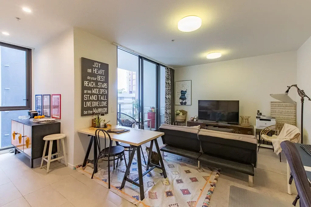 Hurstville 1房  Near New Spacious Stylish One Bed APT with Parking