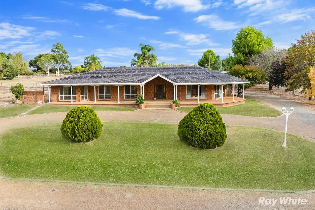 62 Gregadoo Road, Lake Albert, NSW 2650