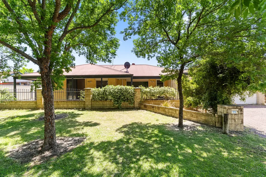 11 Corang Court, Cloverdale, WA 6105