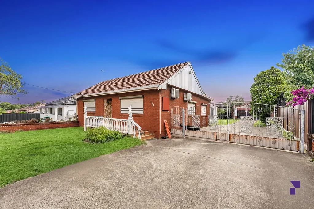 182 Roberts Road, Greenacre, NSW 2190