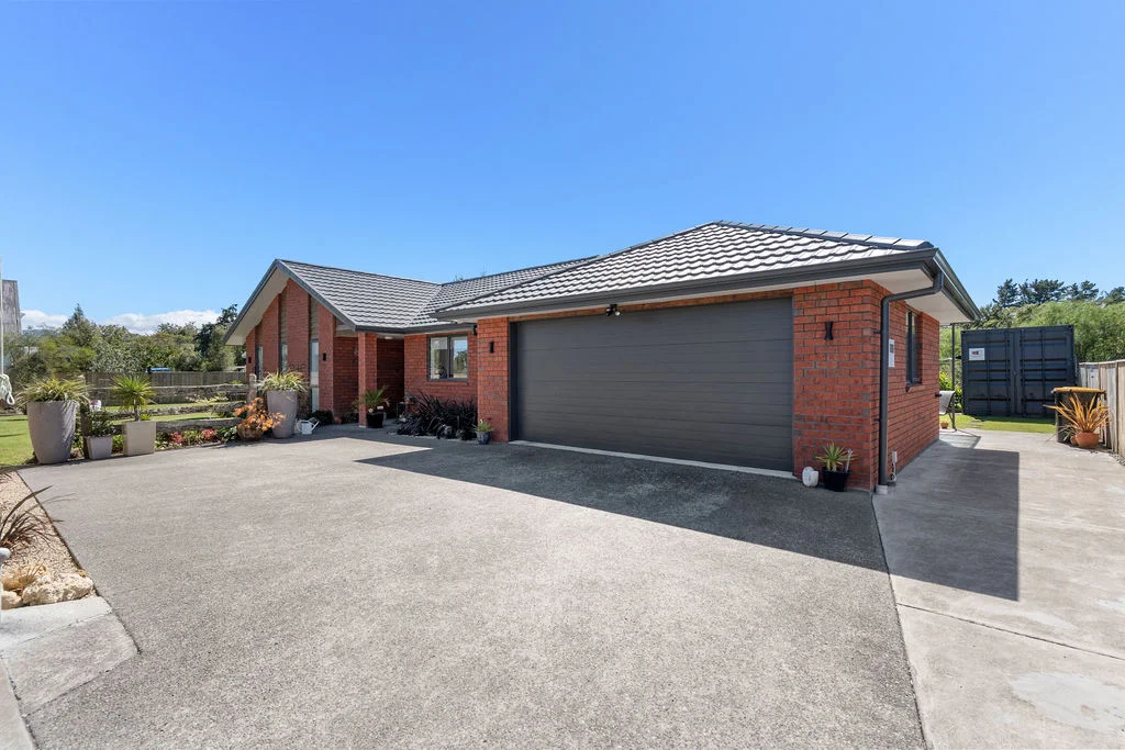 Carterton 3 Bedroom Private Family Living with Garden to Grow