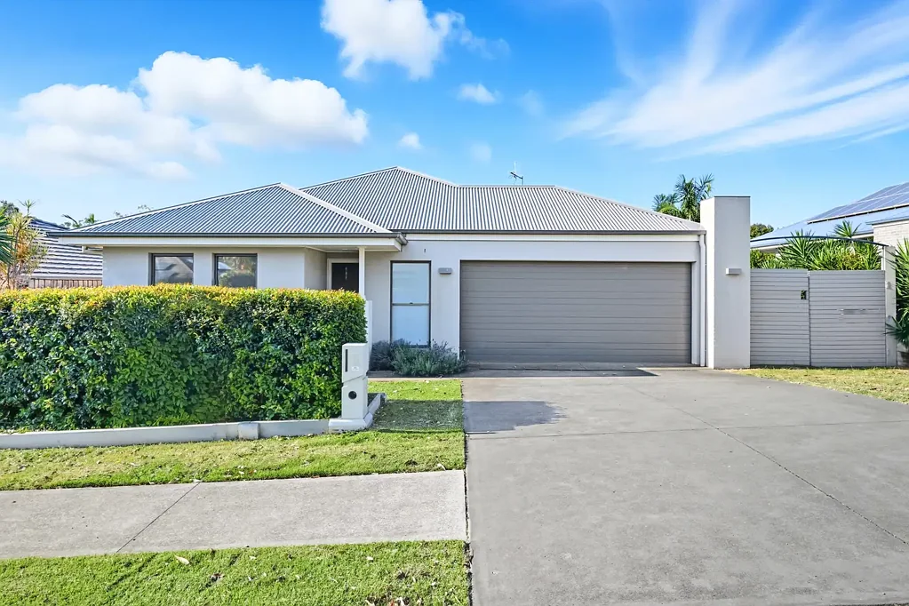 5 Yarralumla Parade, Thrumster, NSW 2444