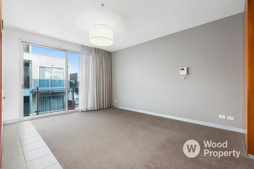 Spacious, Light-Filled Apartment in the Heart of St Kilda!