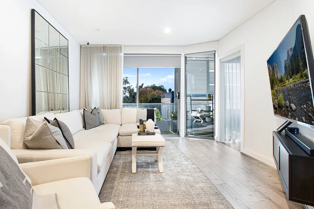 Recently Renovated 1Bed + Study