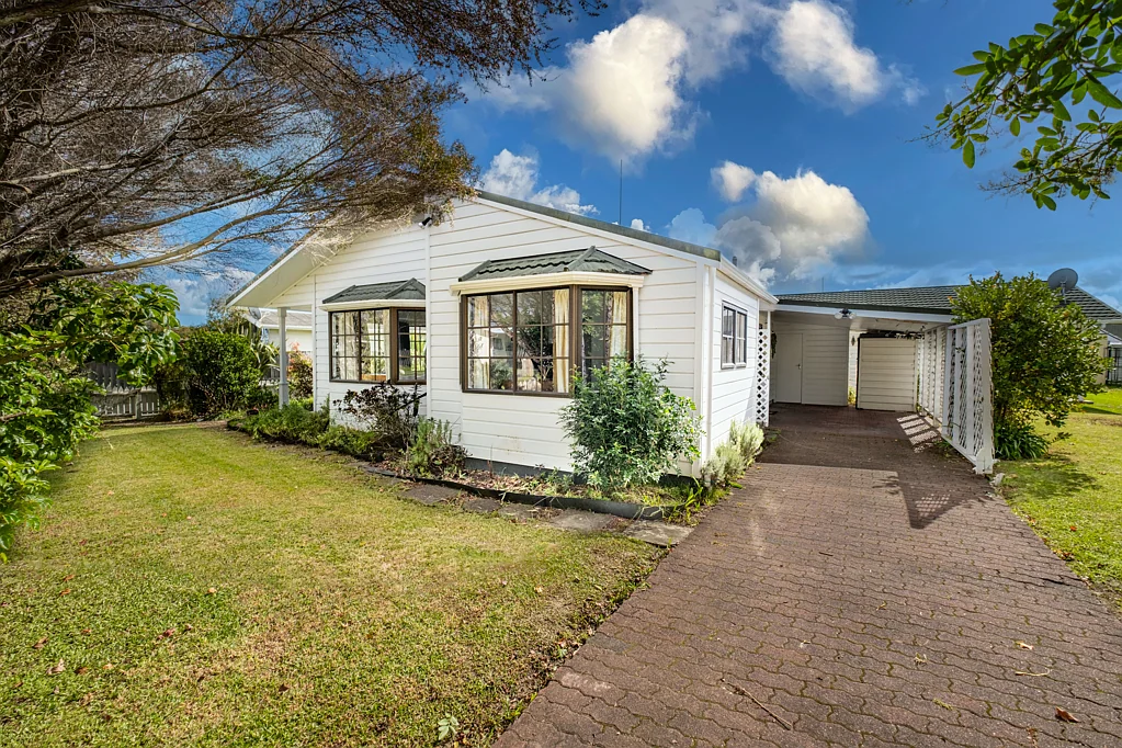 Kaitaia 2 Bedroom Spacious, Stylish and Central