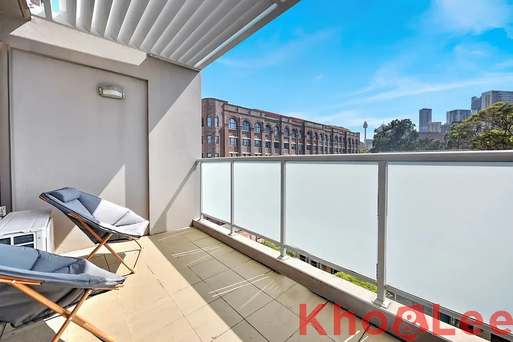 Contemporary two-bedroom apartment in a prized city-fringe location!