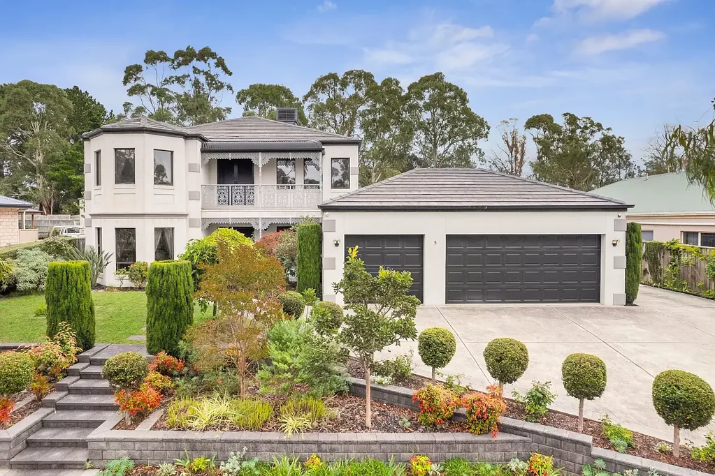 Langwarrin 4房 Pindara estate标志性建筑 四卧+办公室 独立工作室 家庭生活悠闲 户外环境优美 设施齐全 地段优越 Where Family Living Reaches Its Peak