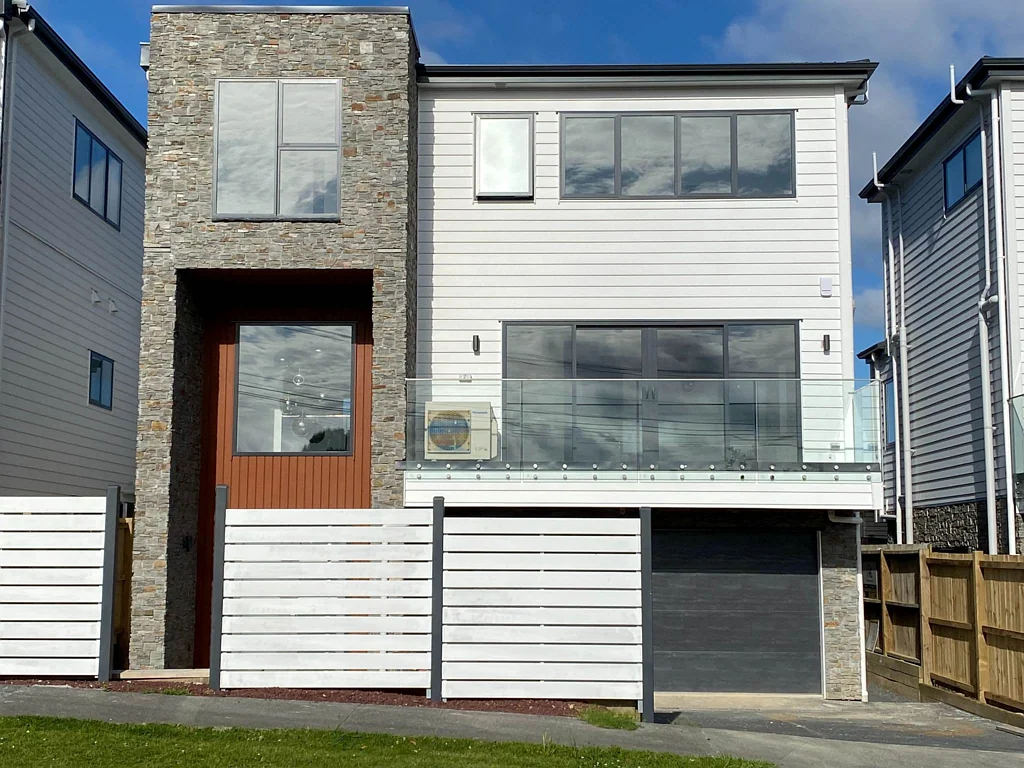 Stunning 3-Storey, 5 Bedroom, 4 Bathroom House...