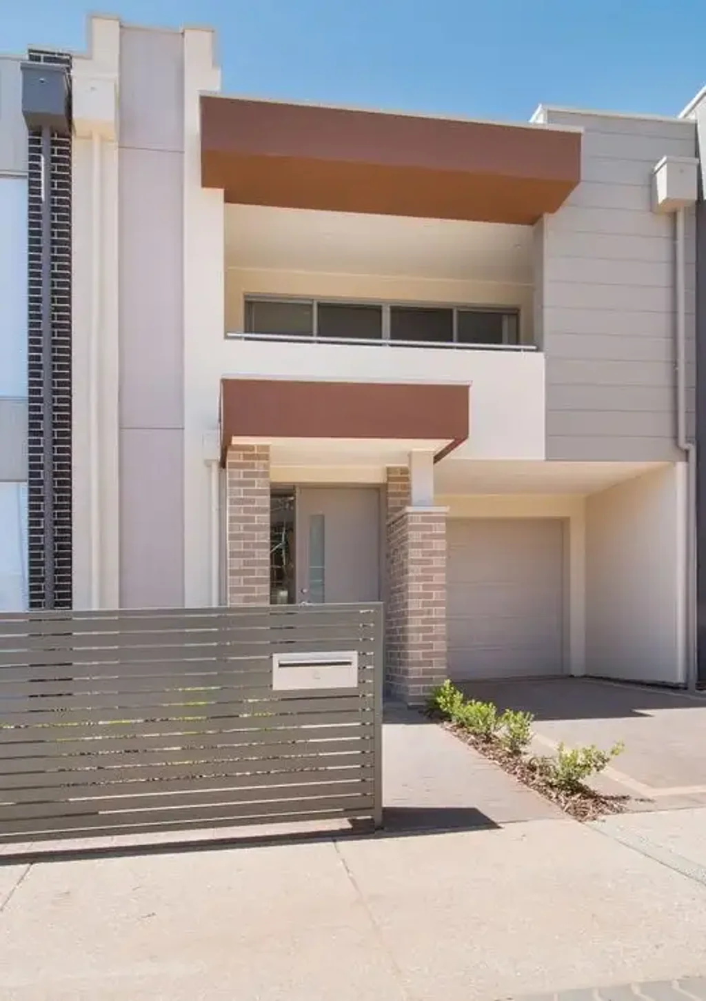 Modern Townhouse Living Close to the City