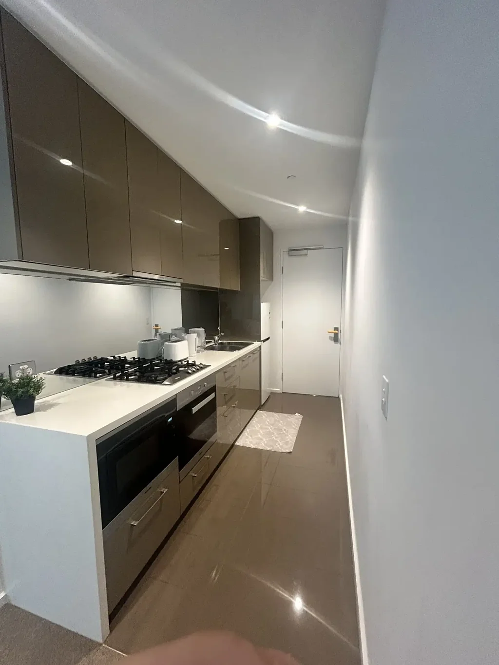 Deposit Taken !! Furnished 1 bedroom Unit in CBD. Available on 26th March