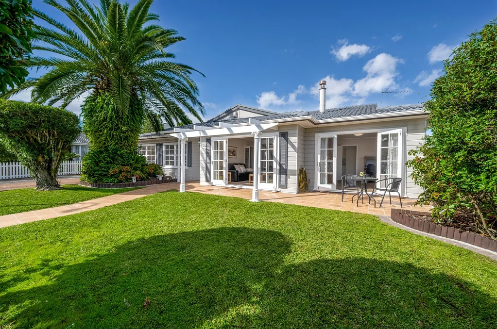 Mellons Bay 4 Slaapkamer Last chance to view! Auction Tues 19th May!