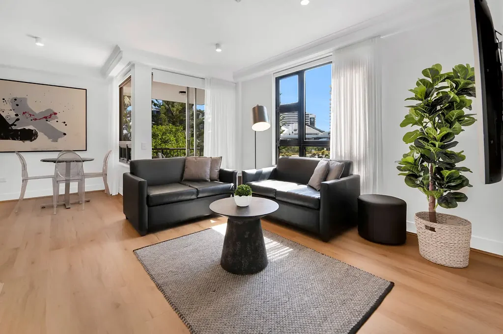 Broadbeach 1房  BEAUTIFULLY RENOVATED ONE BEDROOM APARTMENT!