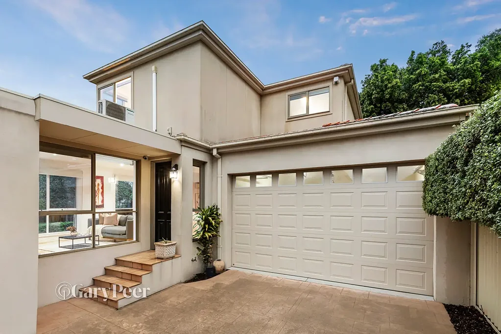 Caulfield South 4ห้องนอน Parkside privacy in a prized School Zone
