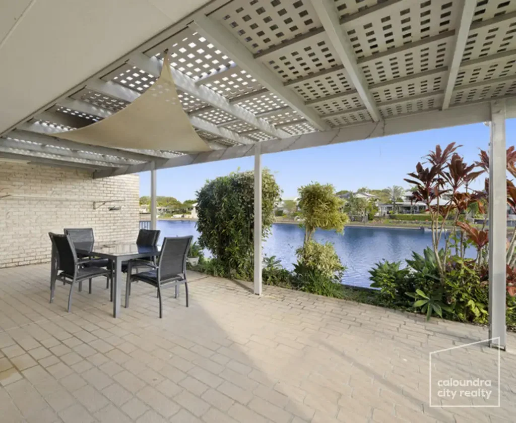 Wurtulla 3ห้องนอน Waterfront Living – Moments from the Beach!