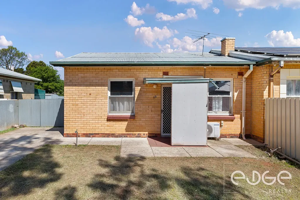 Elizabeth Downs 2 Bedroom Ideal Starter Home or Investment Opportunity in Elizabeth Downs!