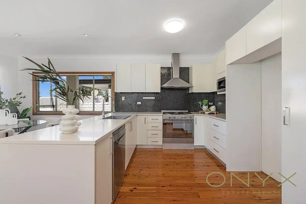 Roselands 4 Bedroom Immaculate Family Home In a Prime Location